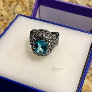 Elegant Silver and Blue Gemstone Ring